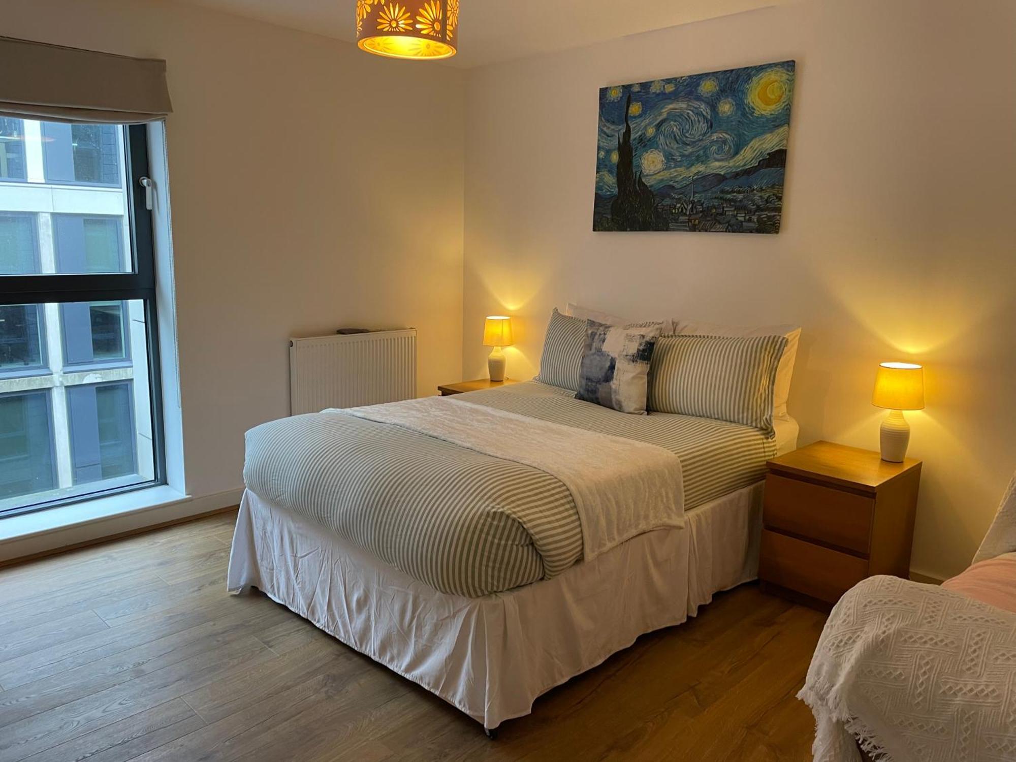 2 Bed, 2 Bath Apartment In Guildford Town Centre With Parking! 외부 사진